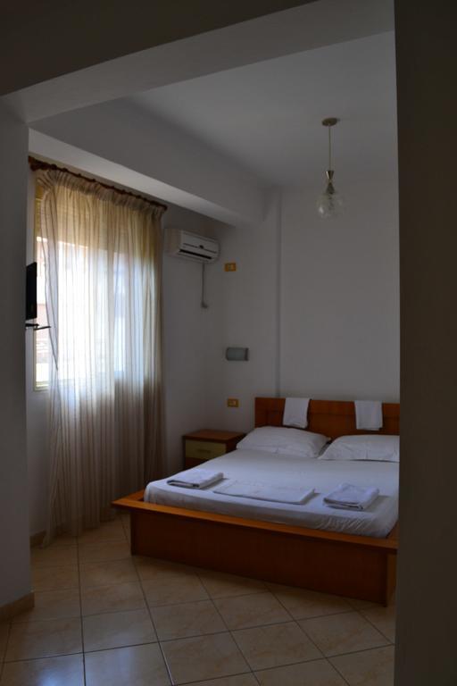 Hotel Alpine Vlorë Habitación foto