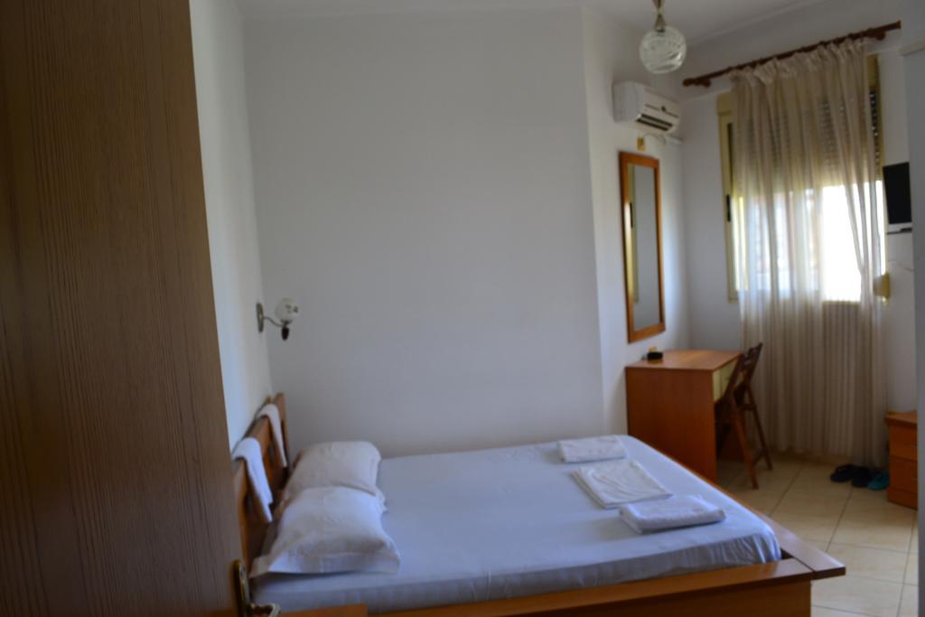 Hotel Alpine Vlorë Habitación foto